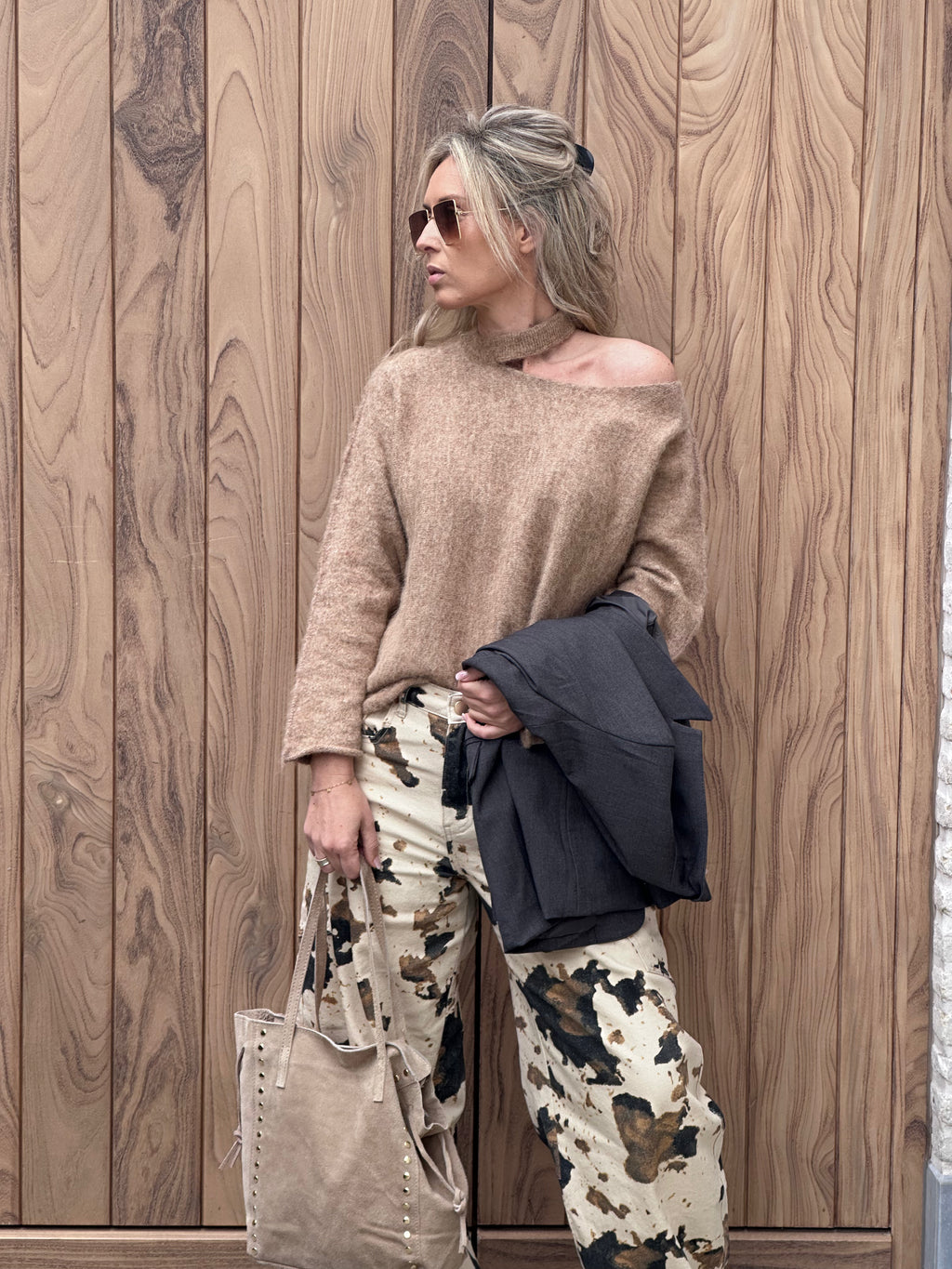 Pull Bé Camel Offshoulder