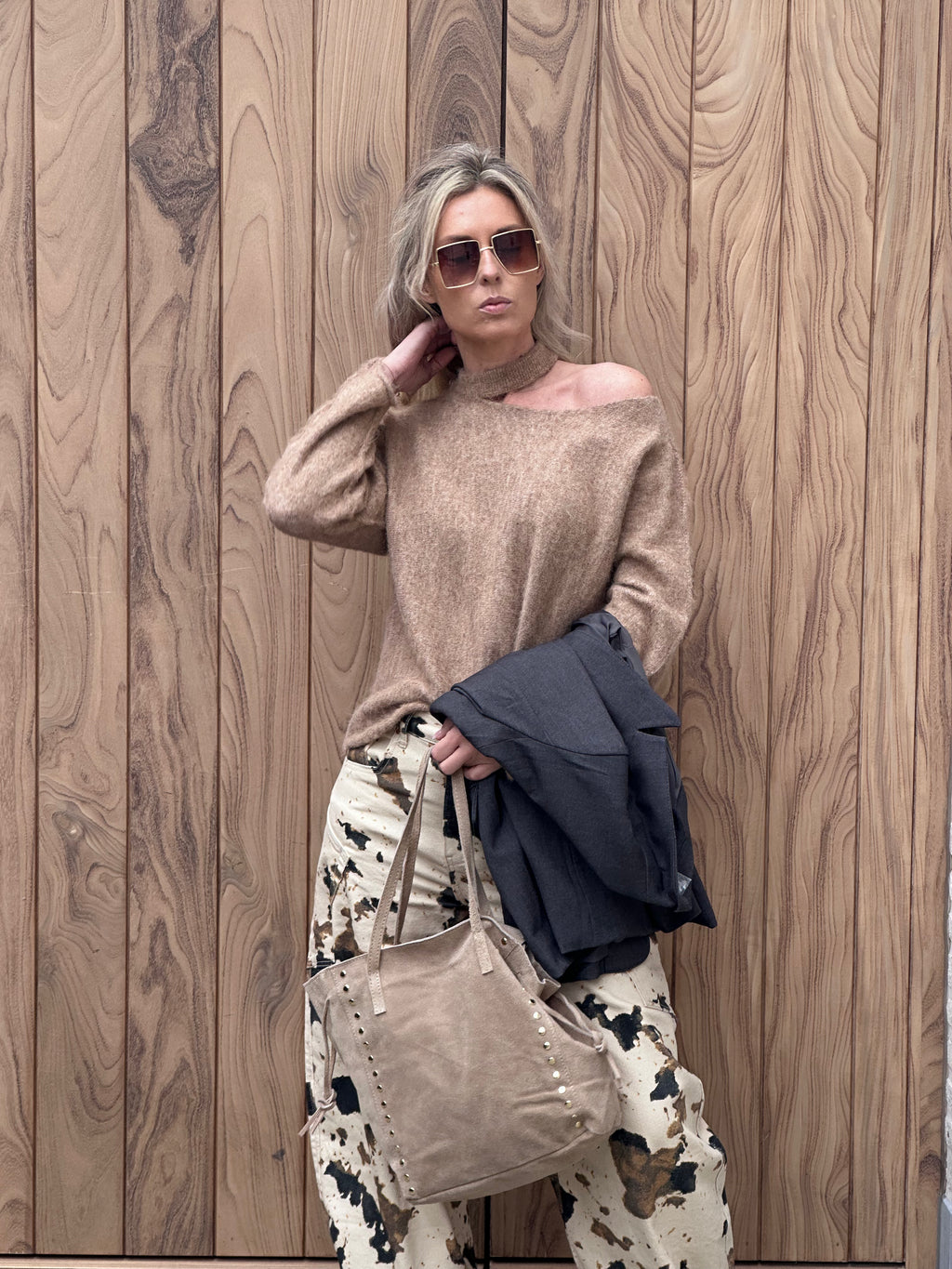 Pull Bé Camel Offshoulder