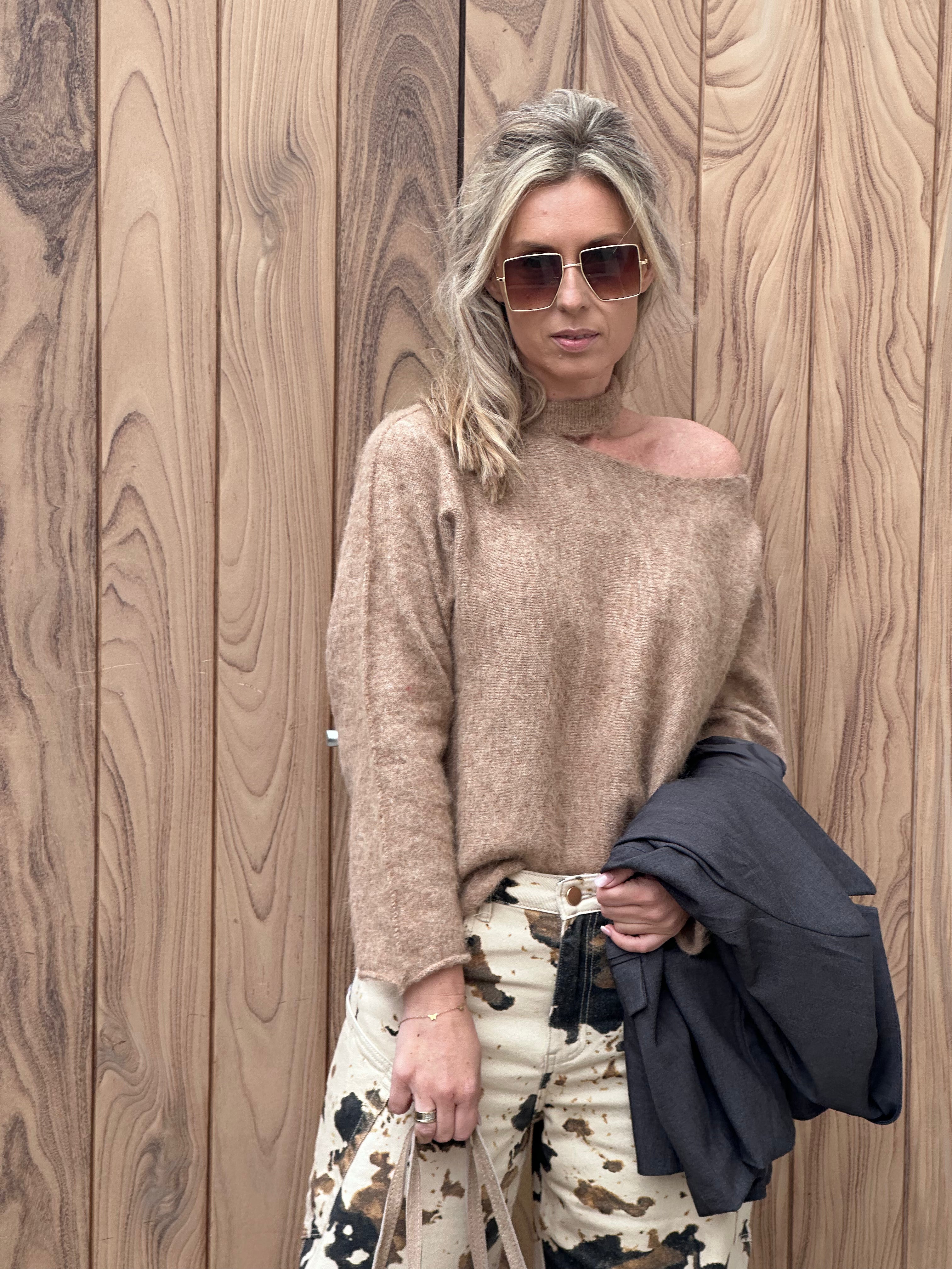Pull Bé Camel Offshoulder