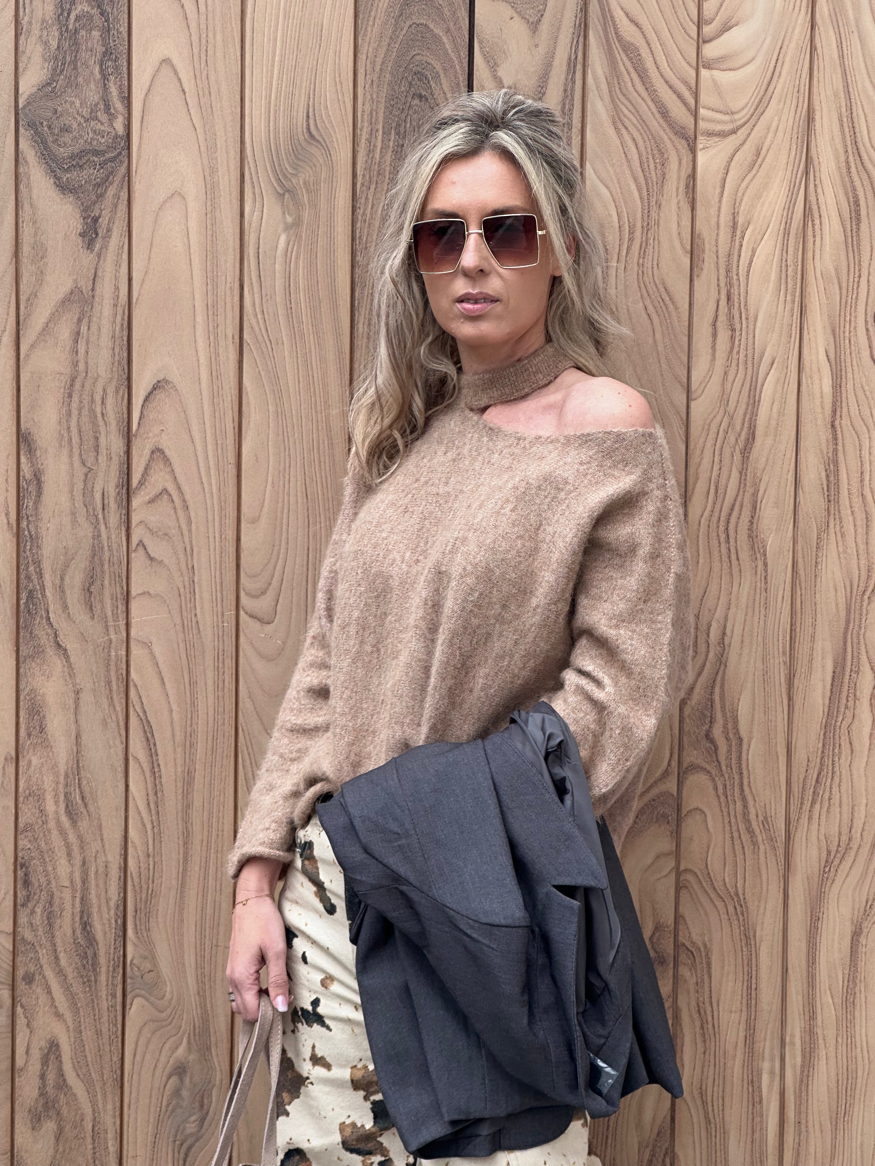 Pull Bé Camel Offshoulder
