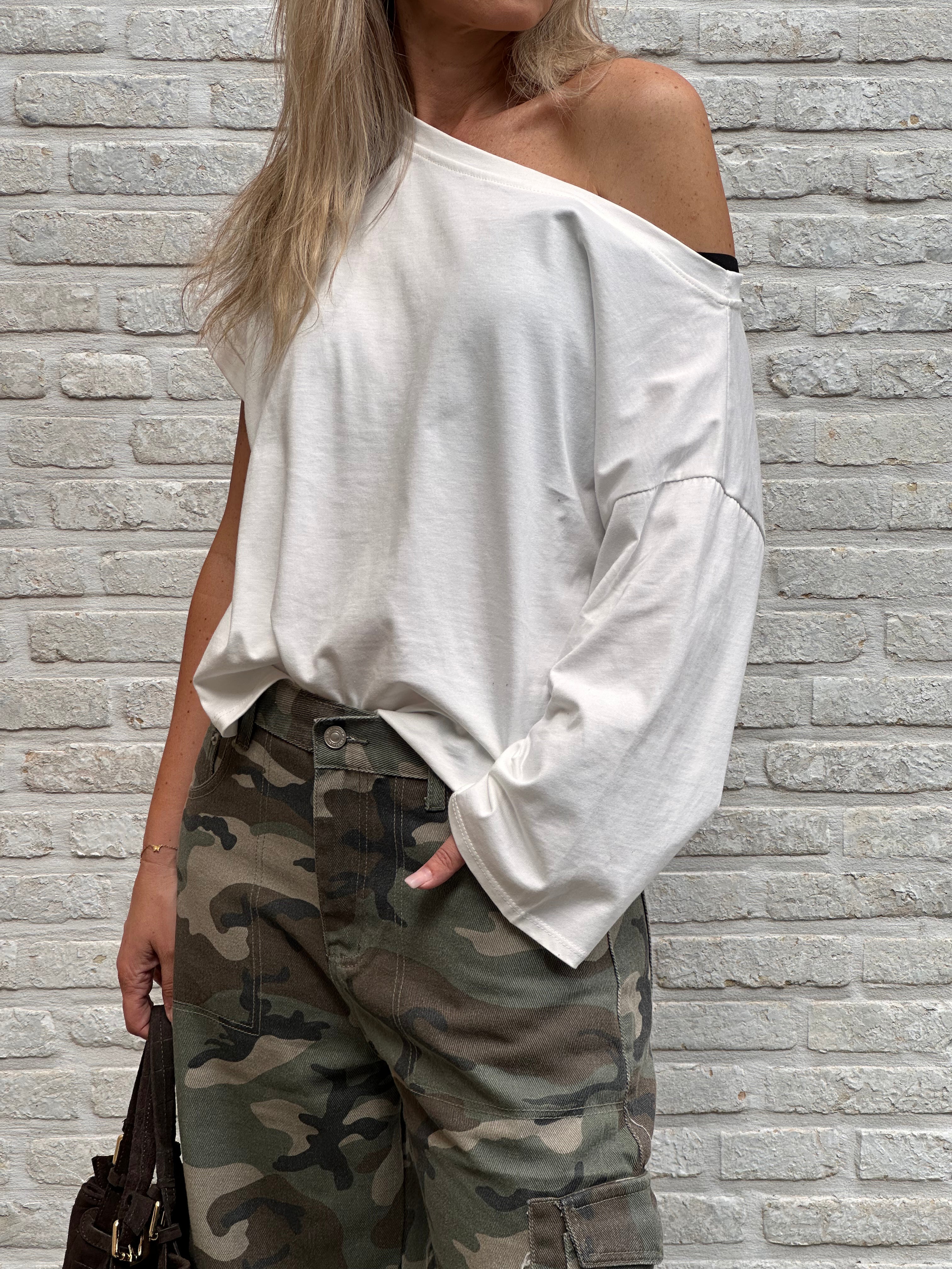 T-shirt Ann Wit Offshoulder Oversized