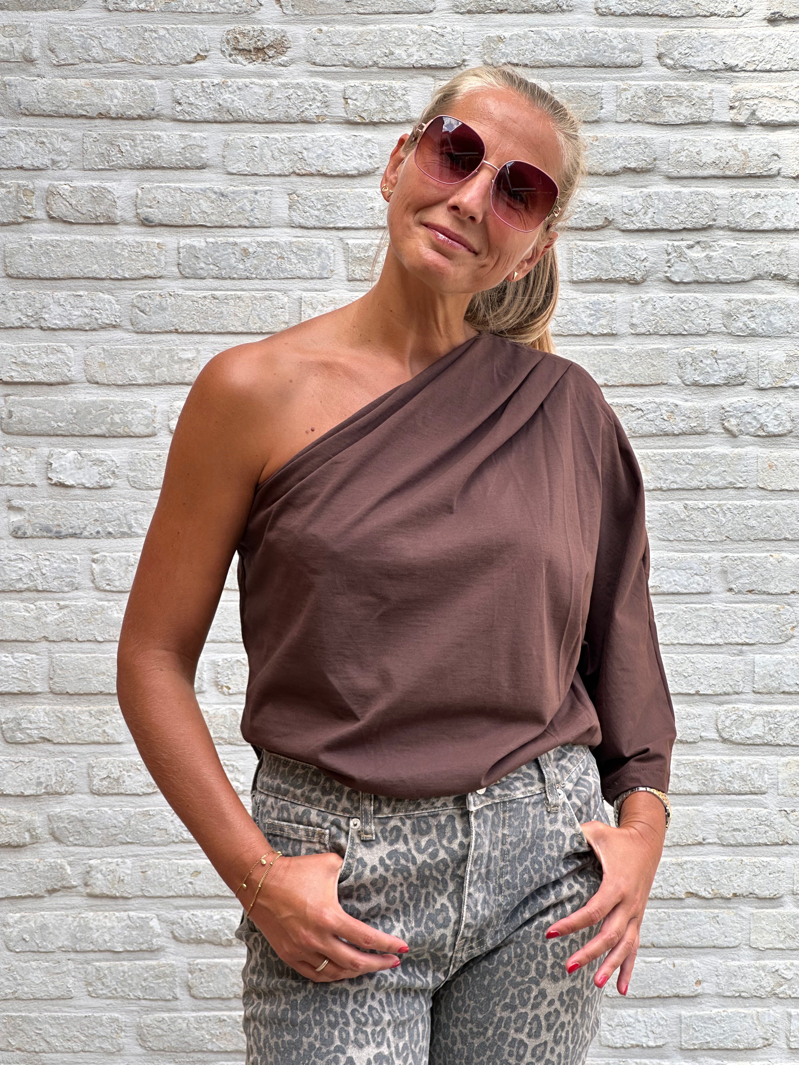 T-shirt Bibi Offshoulder Oversized Bruin