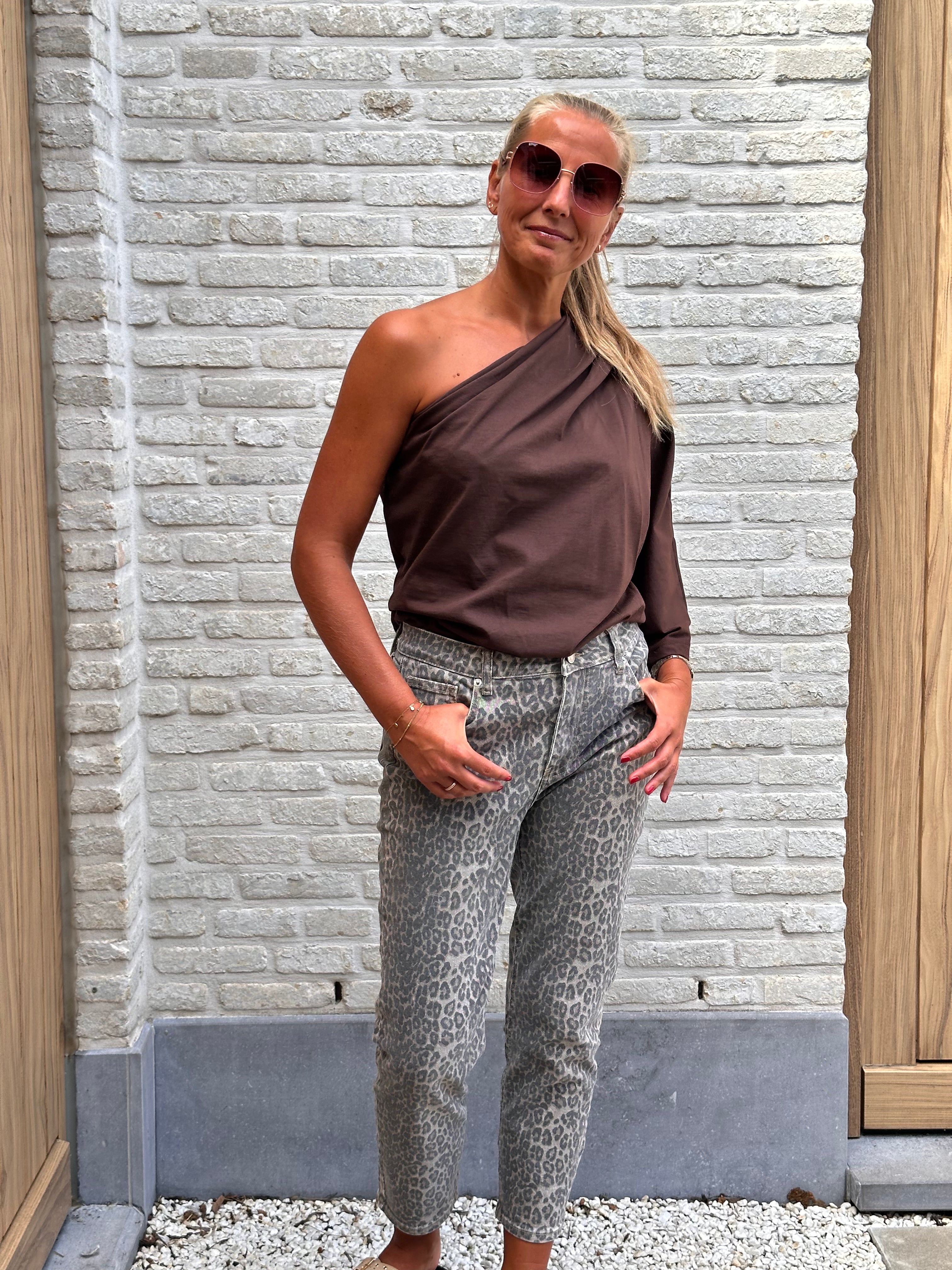 T-shirt Bibi Offshoulder Oversized Bruin