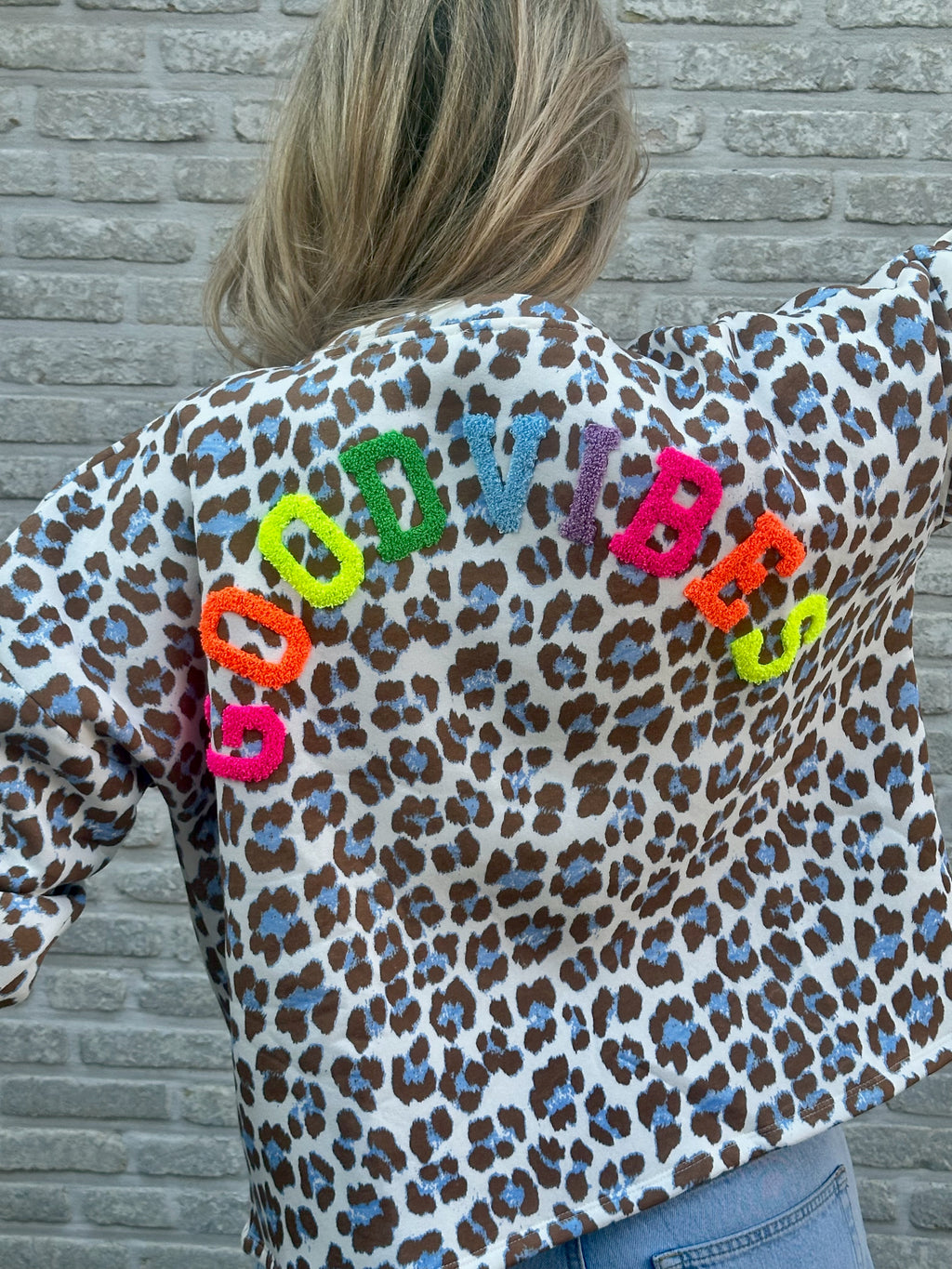 Sweater Good Vibes LEO - Oversized