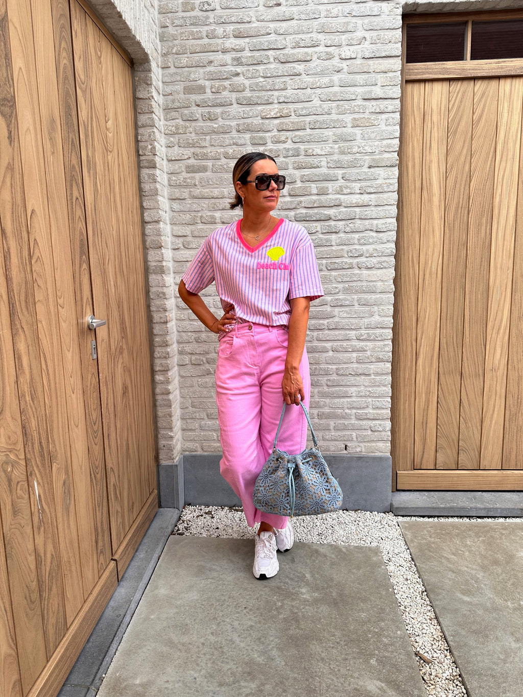 T Shirt Beachclub - Oversized V Hals