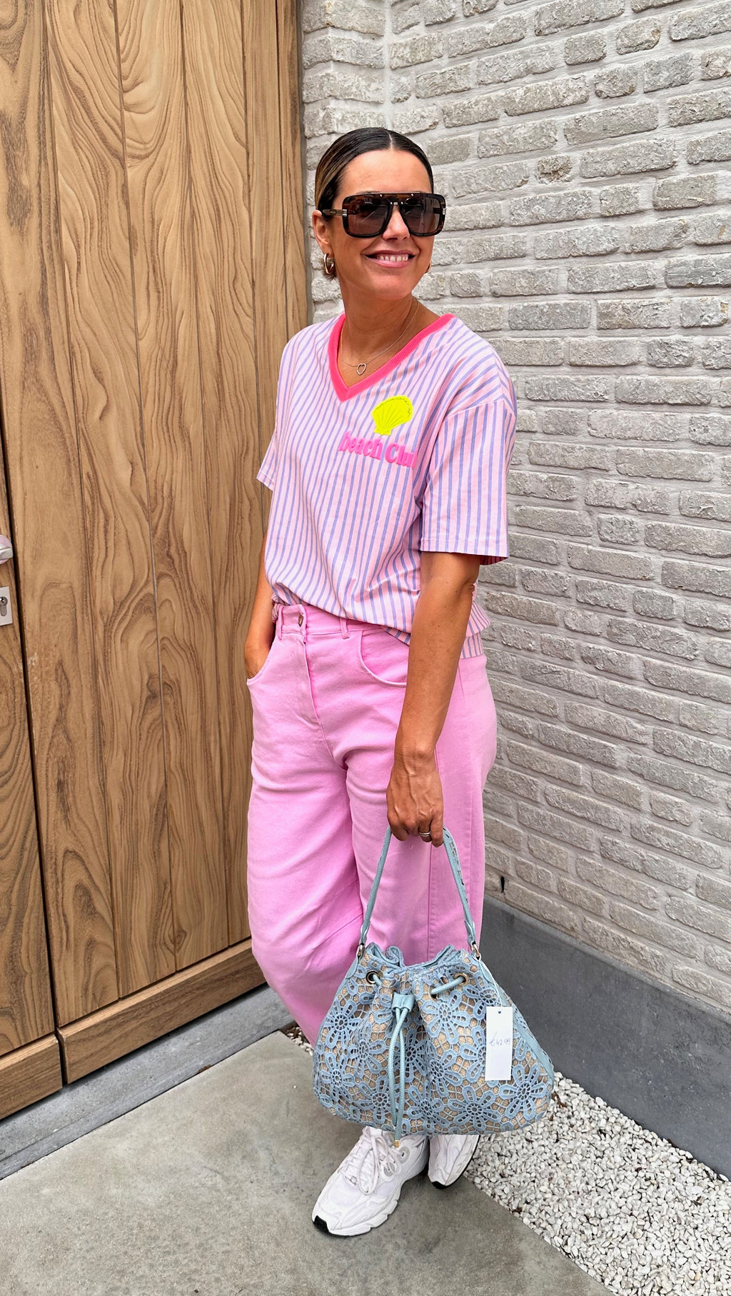 T Shirt Beachclub - Oversized V Hals